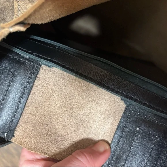 Elegant Black and Tan Tote Bag - Picture 4 of 5